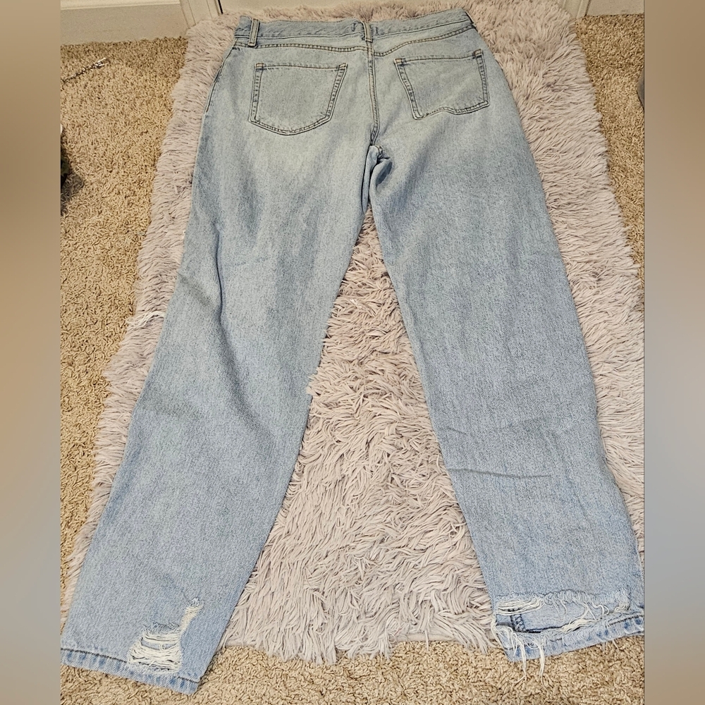 Distressed jeans - Picture 5 of 6